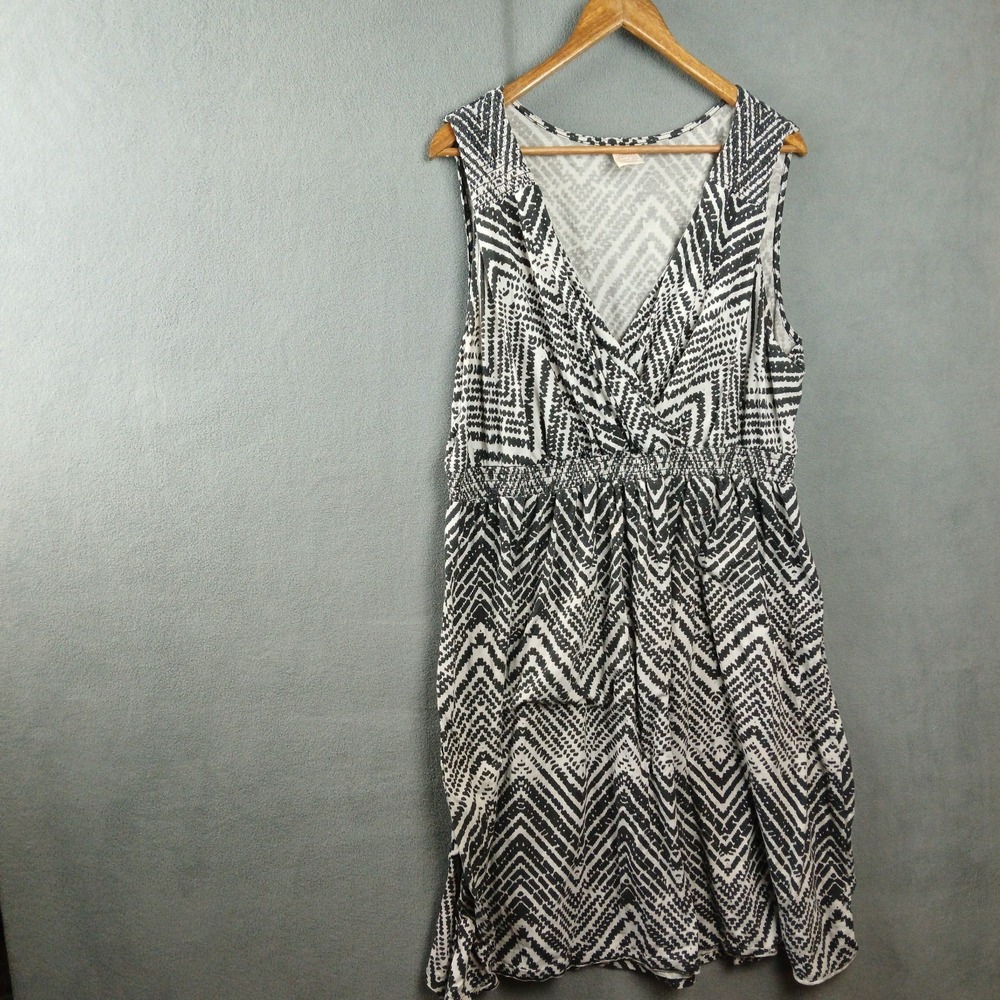 Faded Glory Wrap Dress Womens 2X (26W-28W) White Black Print Chevron Sleeveless